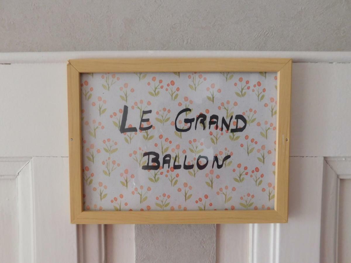 Monts Et Reves Bed & Breakfast Ramonchamp Exterior photo